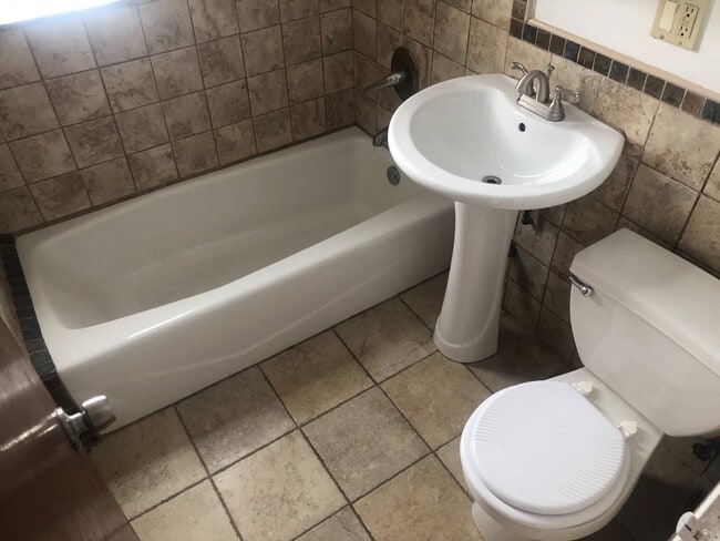 Building Photo - 124 Parrott Pl