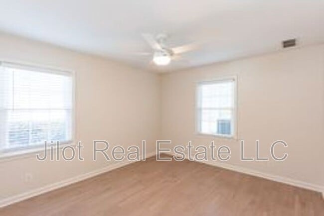 Building Photo - 1647 Executive Park Ln NE