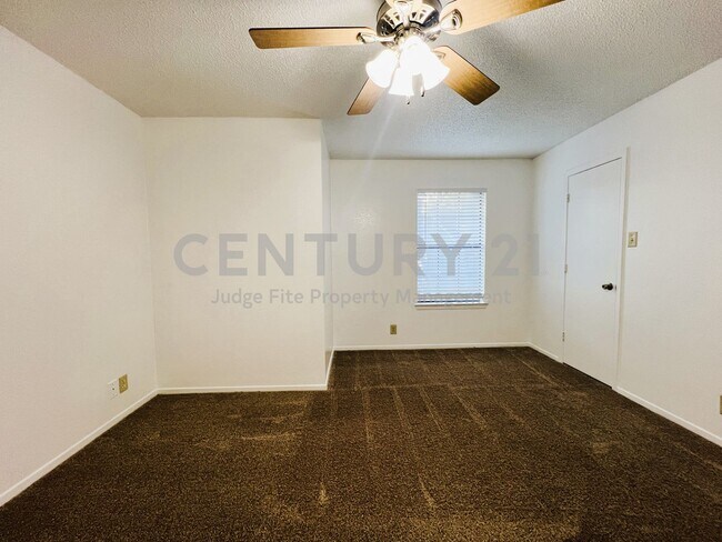 Building Photo - 929 W Hickory St