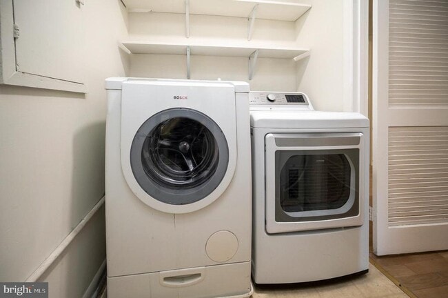 Building Photo - 3890 Mariposa Pl