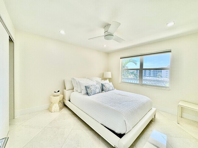 Building Photo - 2871 N Ocean Blvd