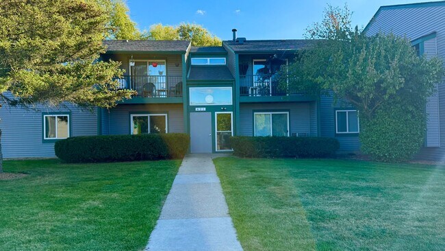 Building Photo - Upper 2 Bedroom - Elkhorn Village Apartments – Comfortable Living, Everyday Convenience