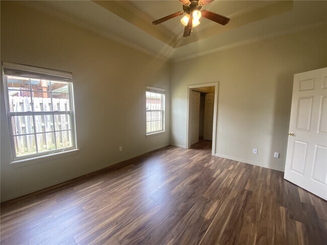 Building Photo - 2311 N Cornwall Ave