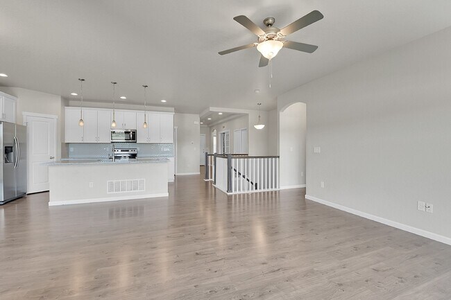 Building Photo - $2,895.00 - $500 OFF First Month's Rent - ...