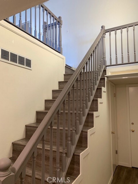 Building Photo - 217 Crest Dr