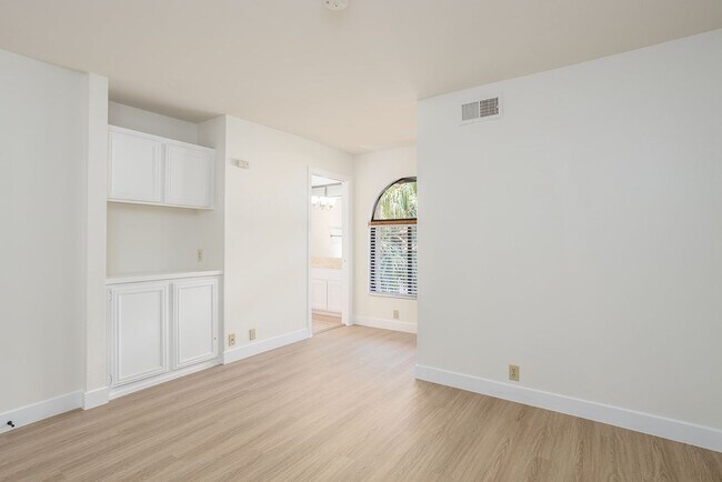 Building Photo - Charming 1 bedroom home in the Tranquil Casitas De La Costa Community.