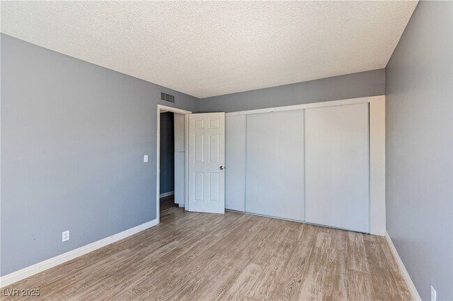 Building Photo - 1372 Lorilyn Ave