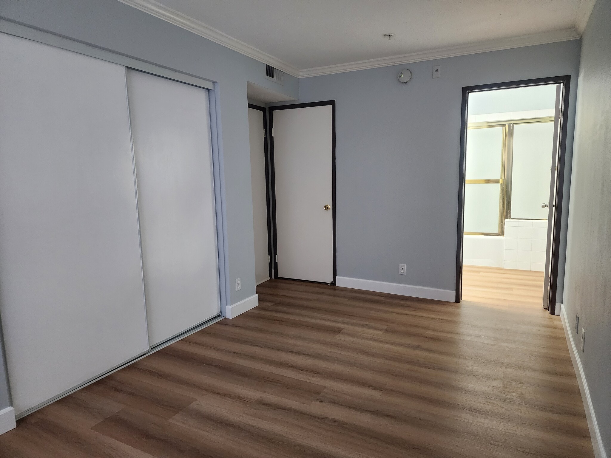 Building Photo - 736 N Garfield Ave