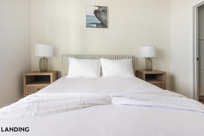 Building Photo - 4921 Pretty Lake Ave