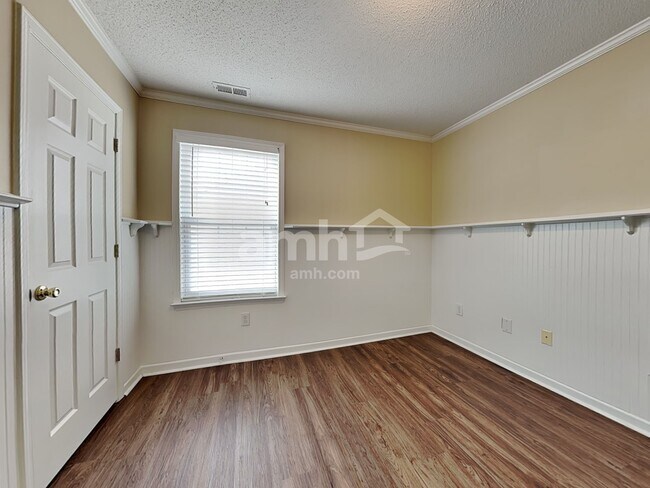 Building Photo - 409 Ascott Way