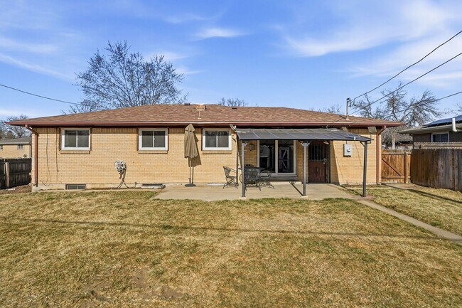 Building Photo - Beautiful 4-bedroom, 2-bathroom home located in the vibrant city of Westminster,