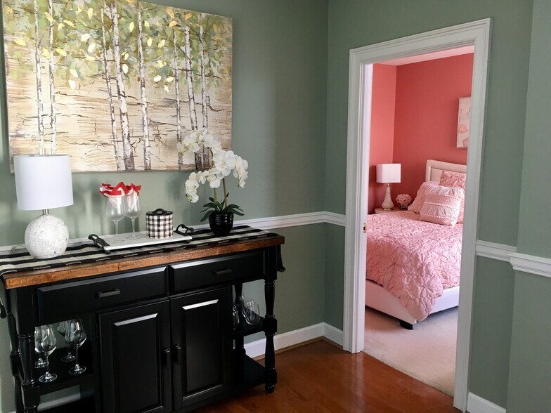 Building Photo - 247 E Washington St