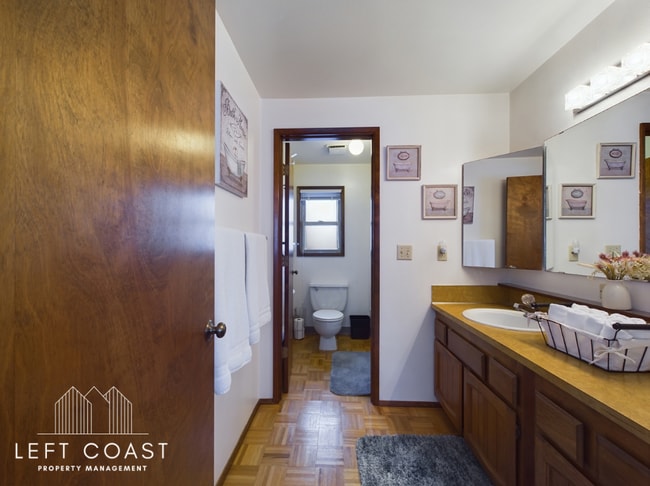 Building Photo - 890 SW 7th St