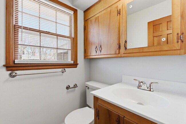 Building Photo - 2308 S Hampton Ave