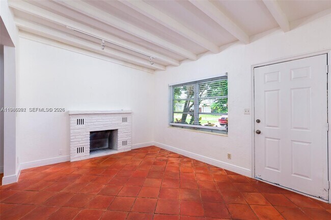 Building Photo - 1716 SW 12th Ct