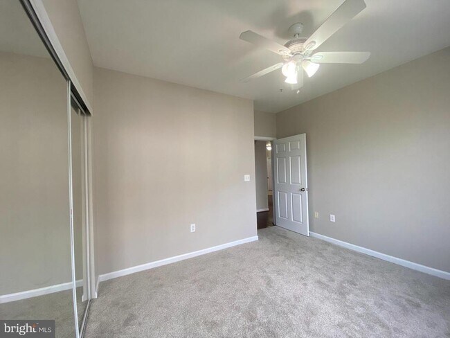 Building Photo - 12929 Centre Park Cir