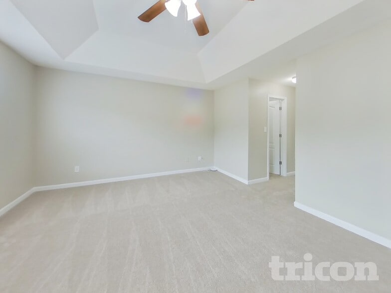 Building Photo - 30 Kendall Ln