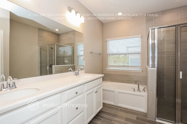 Building Photo - 9817 Lemon Grass Ln