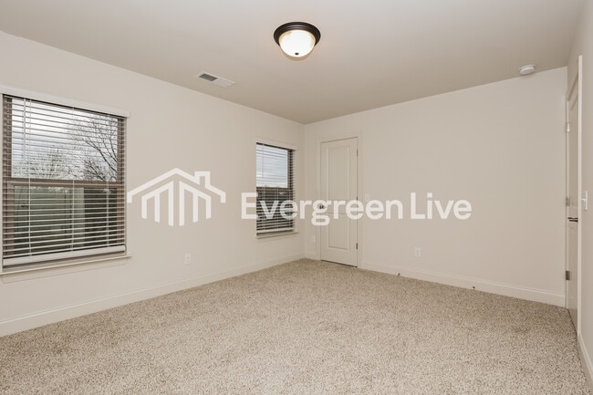 Building Photo - 738 Elkins Dr