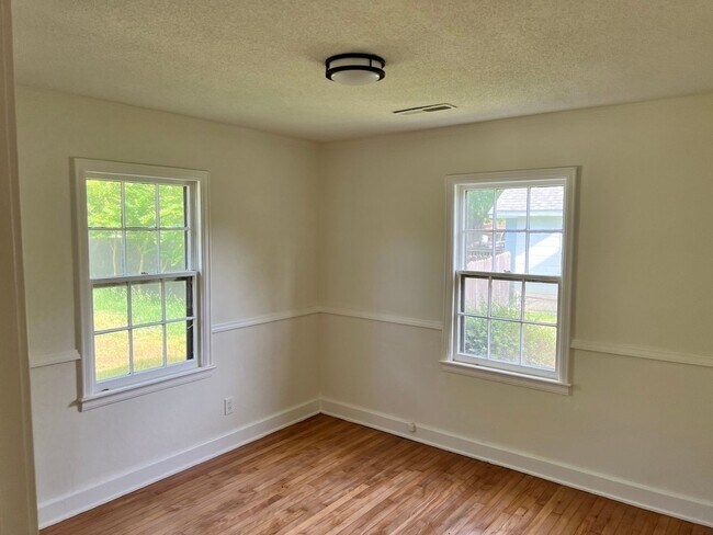Building Photo - COMING SOON! 2/ 1 Home for Rent!