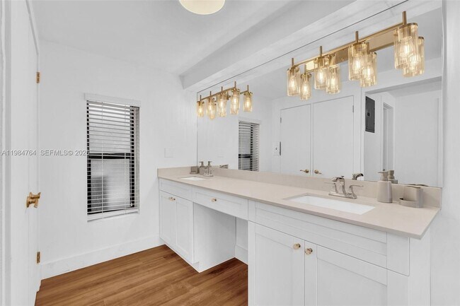 Building Photo - 4144 El Mar Dr