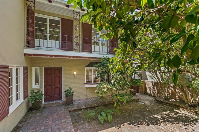 Building Photo - Large, Beautiful Upper Piedmont Home