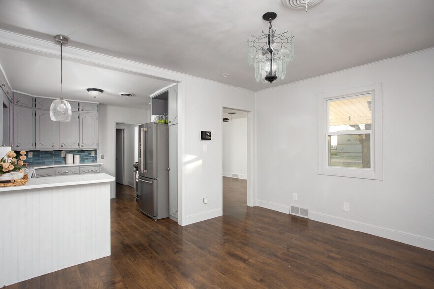 dining/kitchen - 1105 Main St