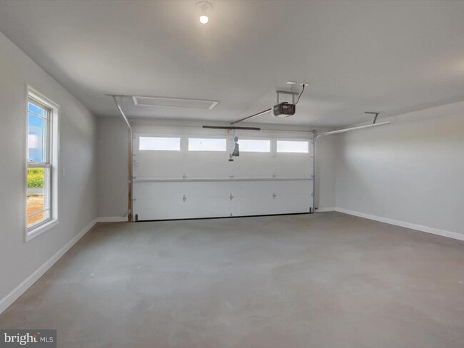 Building Photo - 828 Shadyside Dr