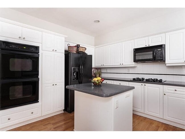 Building Photo - 3047 Lenox Rd NE