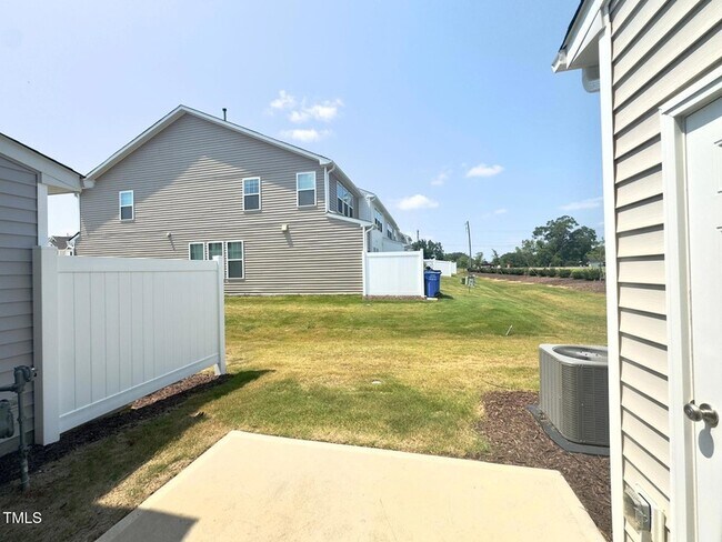 Building Photo - 23 Bibury Wy