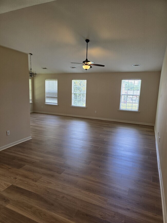 Building Photo - 507 Chastine Dr