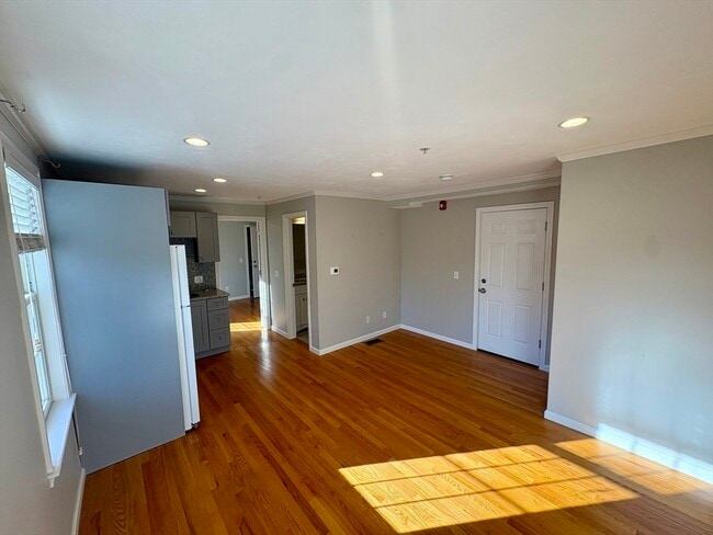 Building Photo - 56 Eliot St