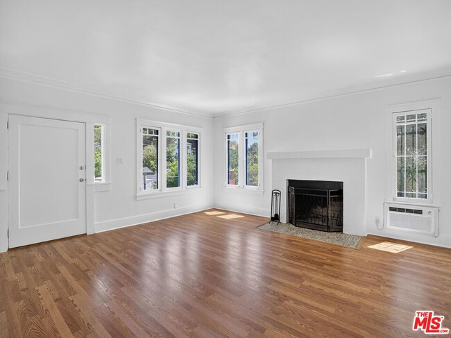 Building Photo - 2565 Glen Green St