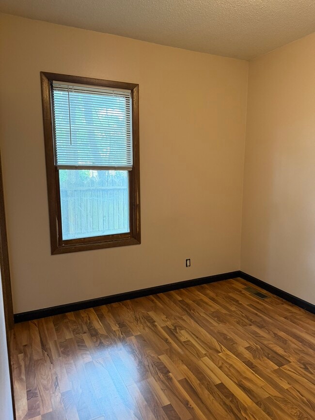 Building Photo - 216 2nd Ave