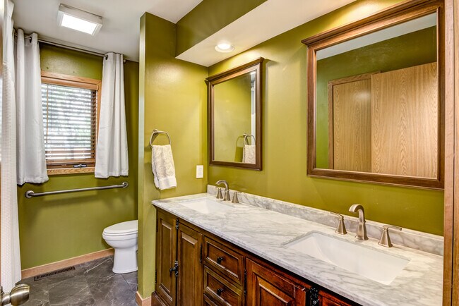 Full Bath - 3373 Whispering Pines Ln