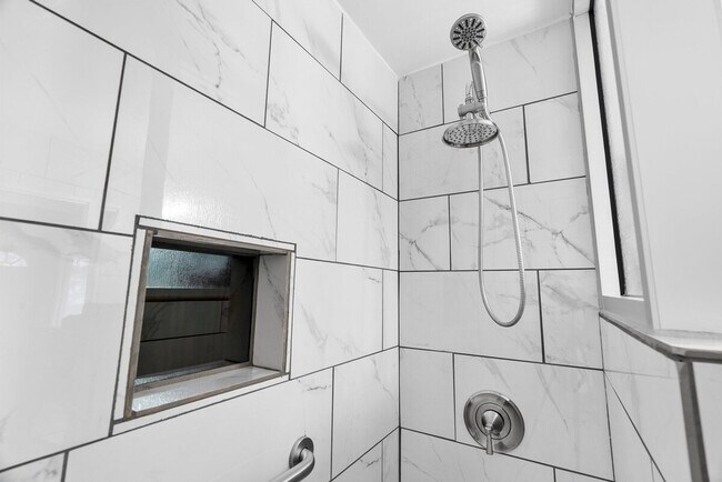 Building Photo - 6444 Wade Ave