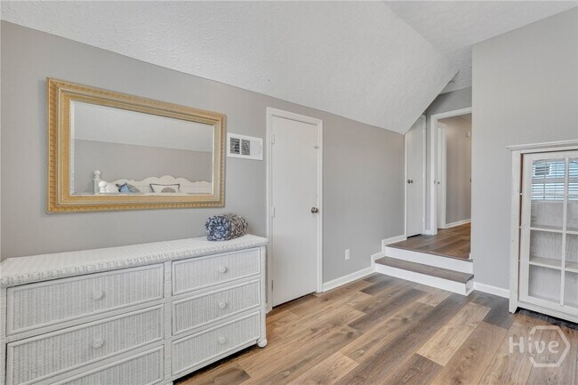 Building Photo - 11 Ropemaker Ct