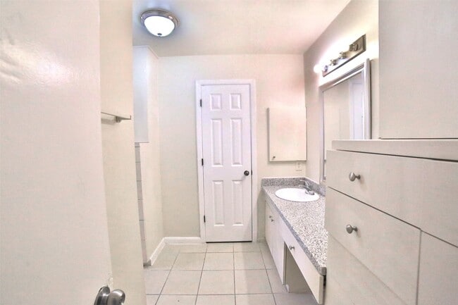 Building Photo - 10723 Shawnbrook Dr