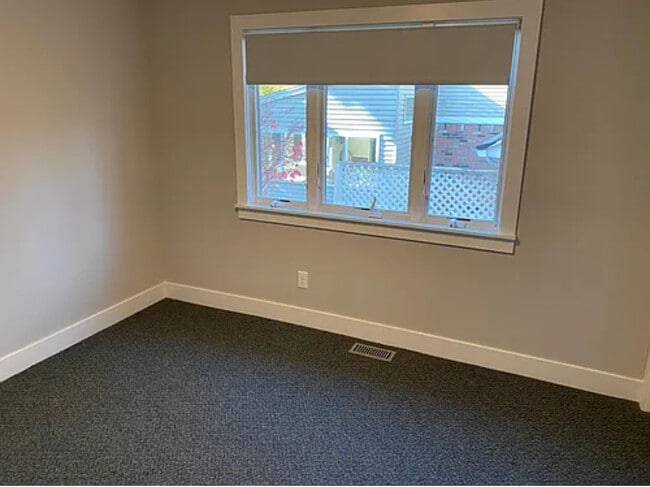 Building Photo - 2866 Baylis Dr