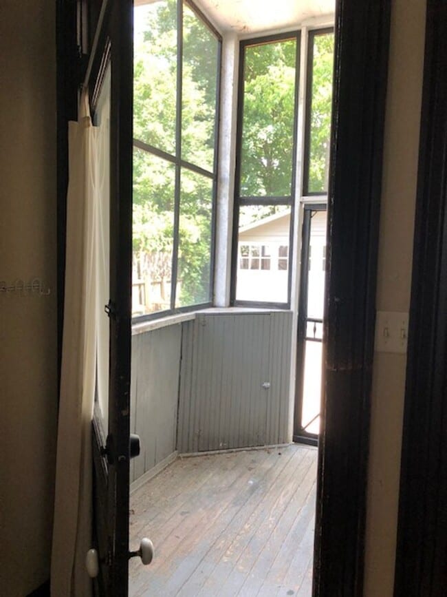 Building Photo - Great historical home! PRICE LOWERED to $2395- walking distance to downtown & WKU