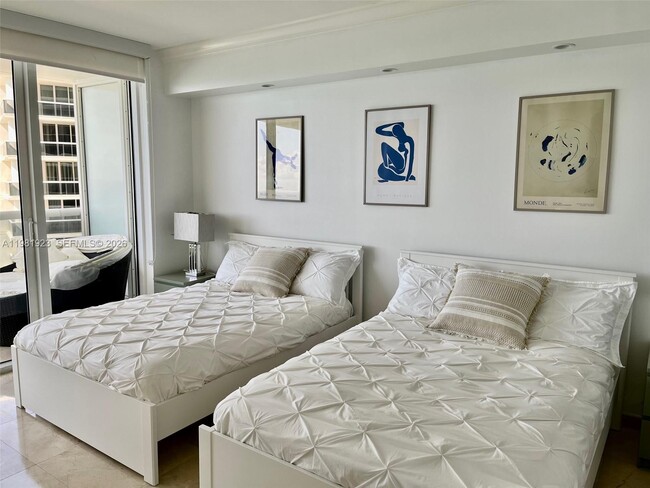 Building Photo - 1830 S Ocean Dr