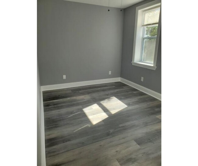 Building Photo - 1607 Division St