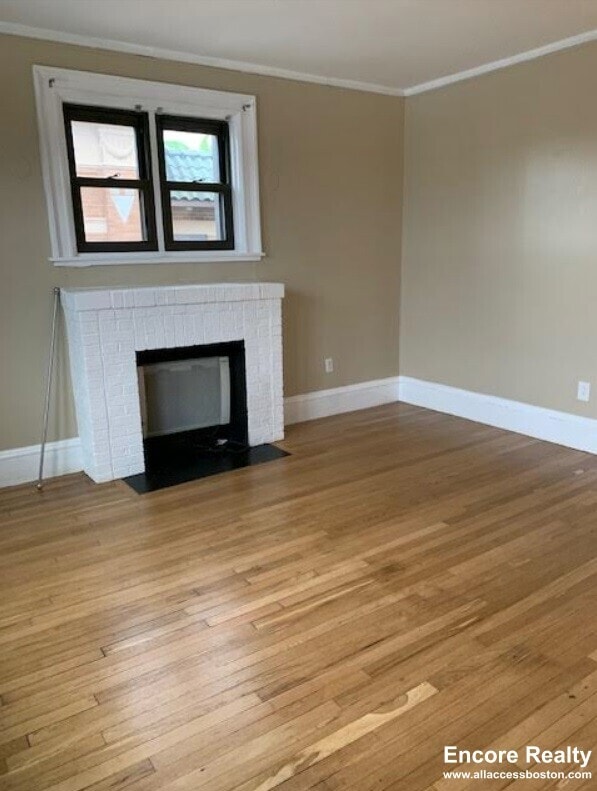 Building Photo - 448 Park Dr