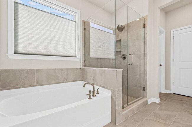 Building Photo - 405 Founders Walk