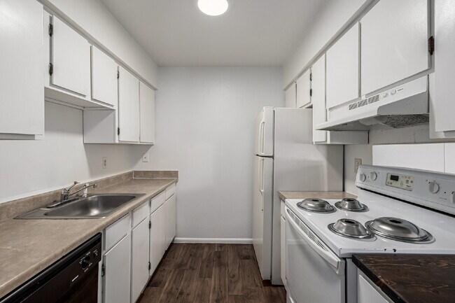 Building Photo - Freshly updated Two bed one bath for rent