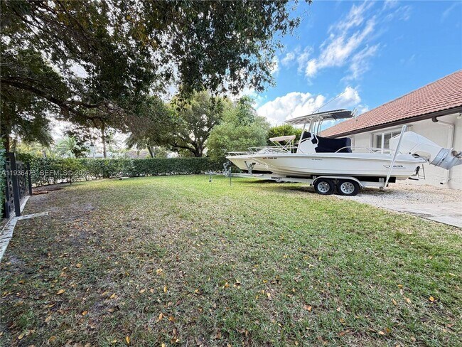 Building Photo - 13105 Biscayne Island Terrace