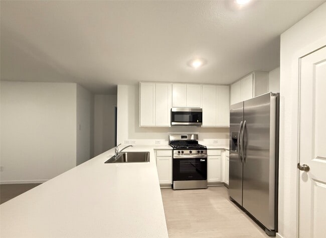 Building Photo - 16802 Old Wagon Wy