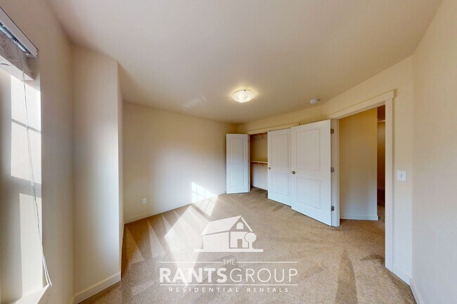 Building Photo - 837R
