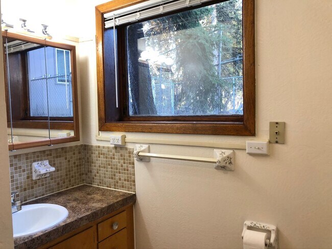 Building Photo - 2 Bedroom 1 Bathroom in Duplex | Near JBER & Cheney Lake!