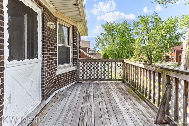 Building Photo - 1076 N Rademacher St